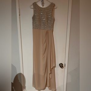 Women dress Vince Camuto